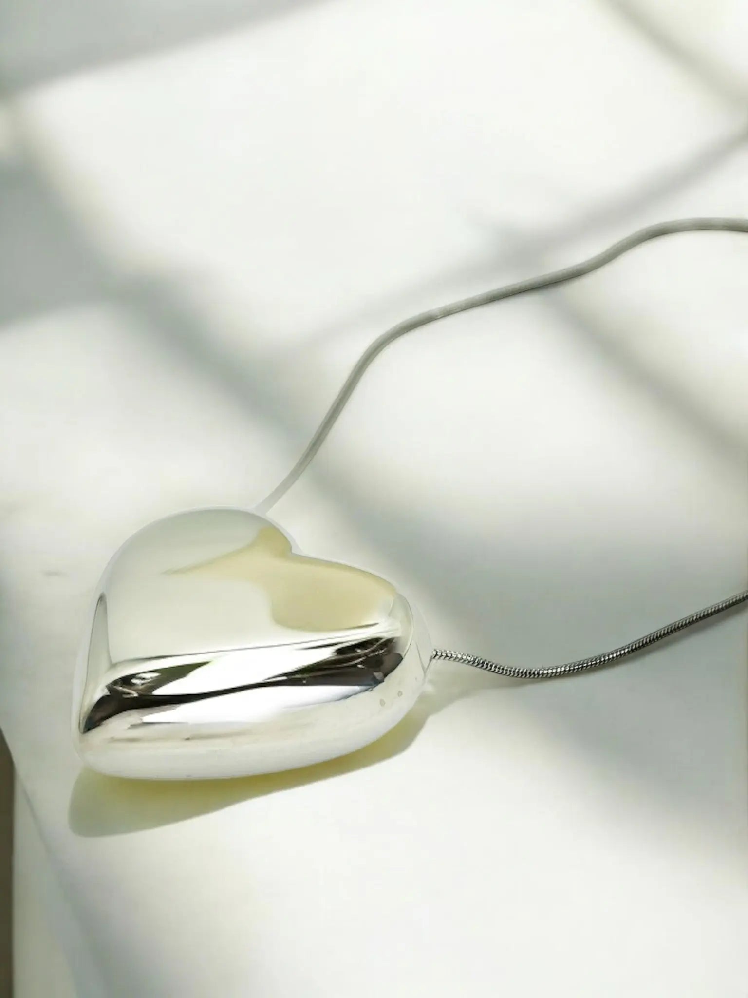 Elegant Bold Heart Pendant Necklace - Laliyo Bedminster
