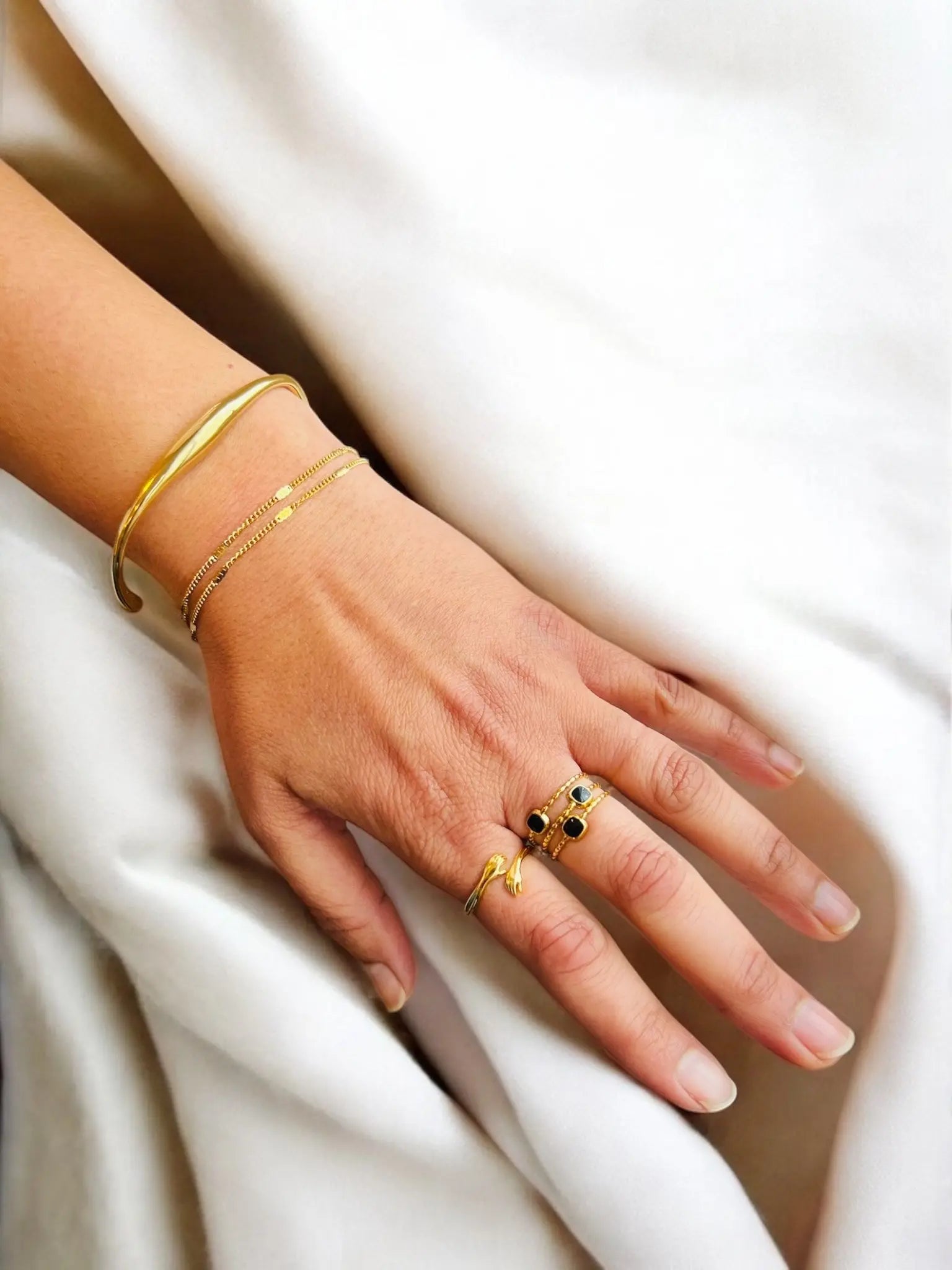 Veloura Ring - Laliyo Bedminster